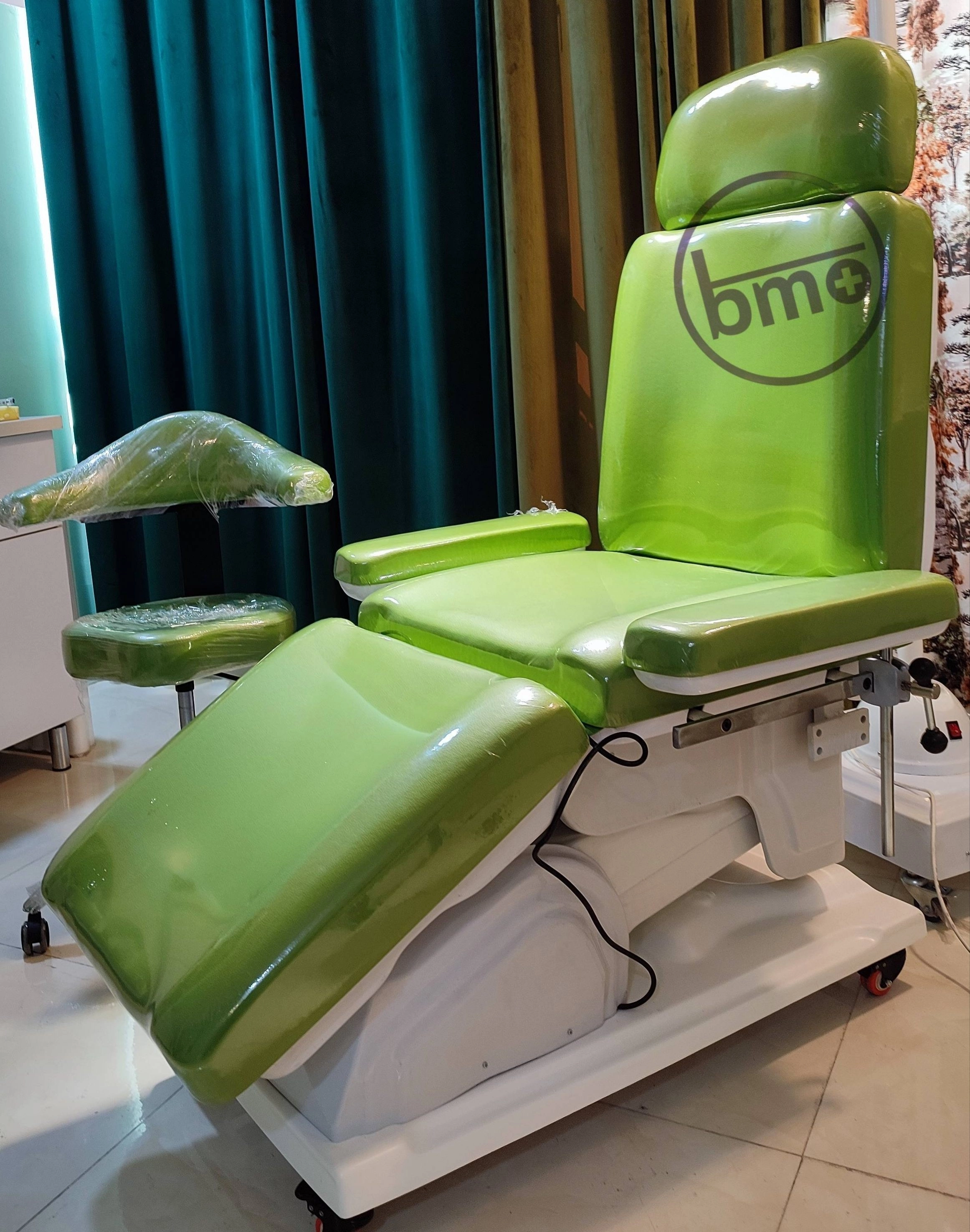 صندلی برقی زیبایی پوست مو