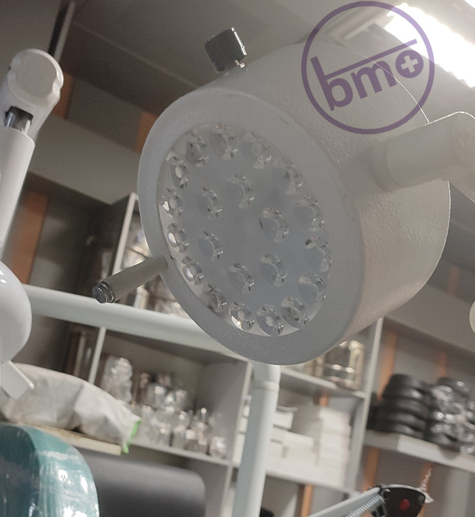 چراغ پزشکی پایه دار