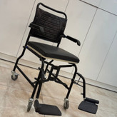 صندلی دستشویی چرخ دار