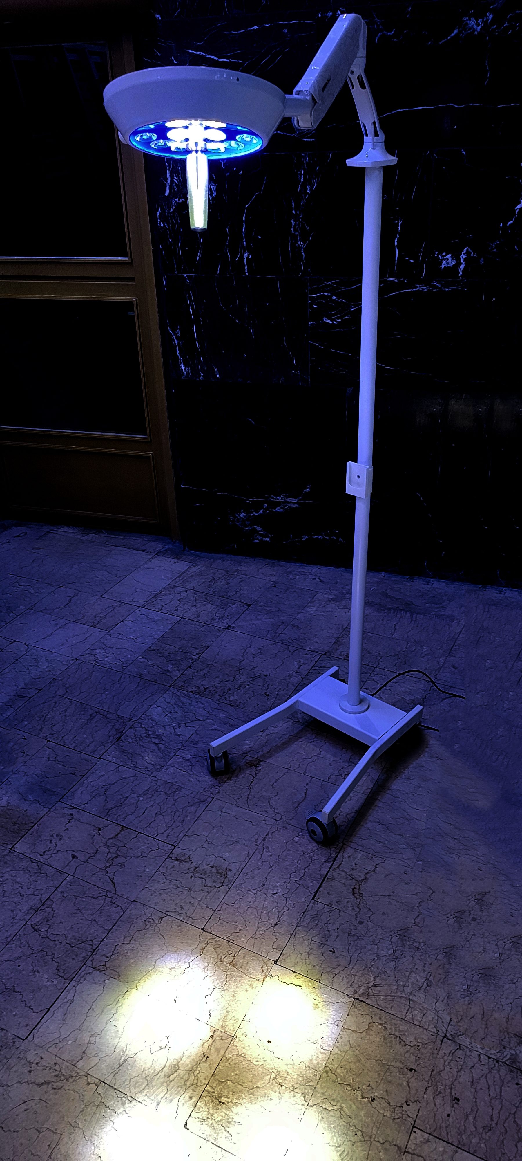 چراغ معاینه پایه دار